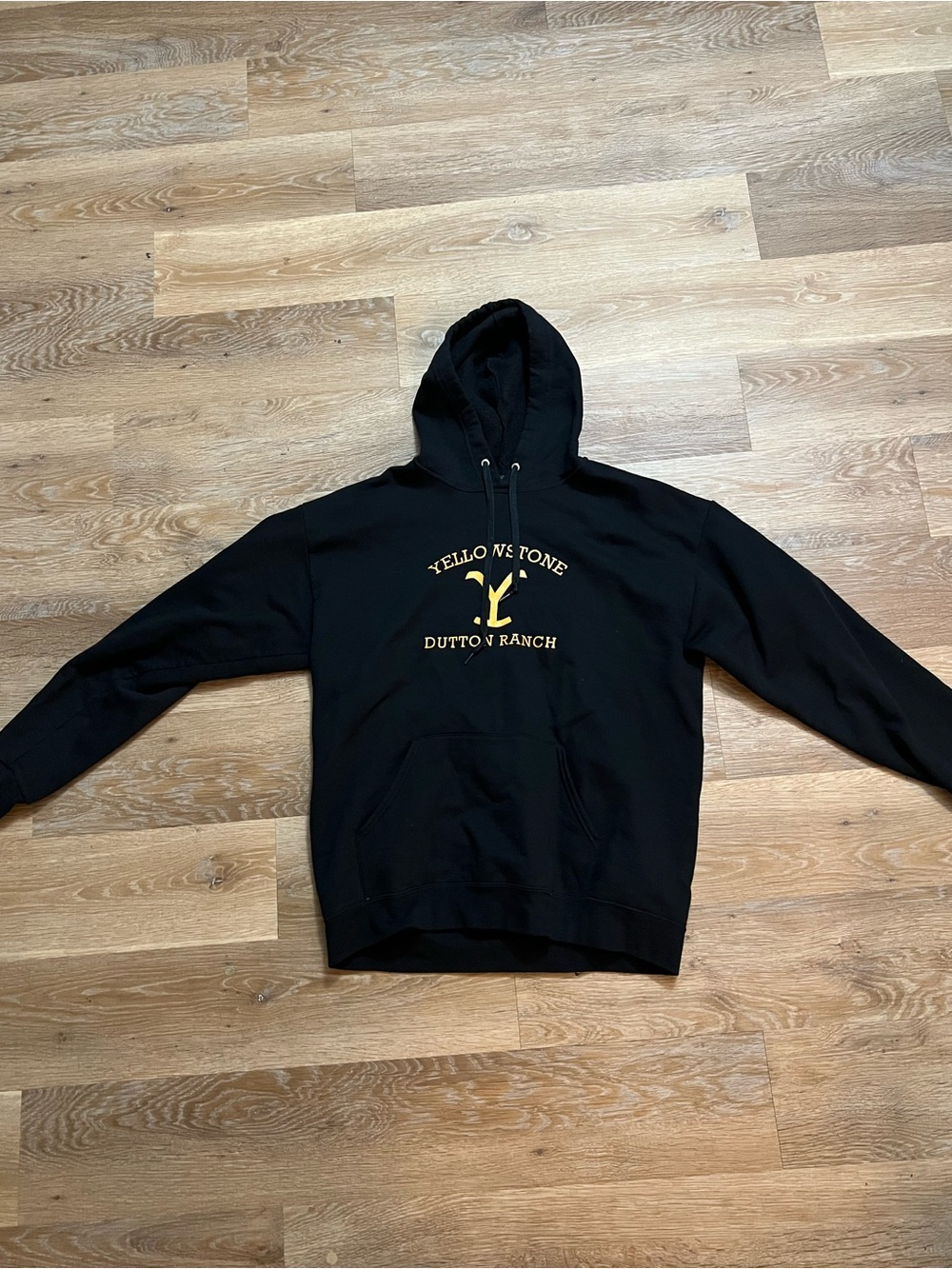 Yellowstone Dutton Ranch Fruit of the Loom Black Hoodie size L
